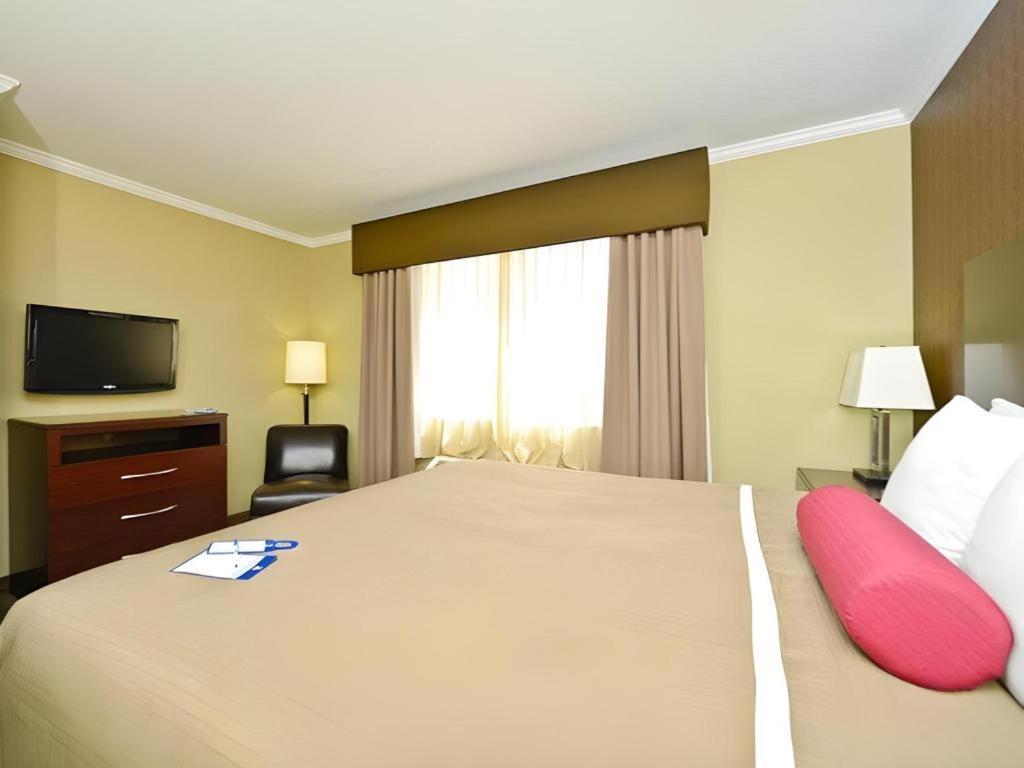 Best Western Plus Olathe Hotel Extérieur photo