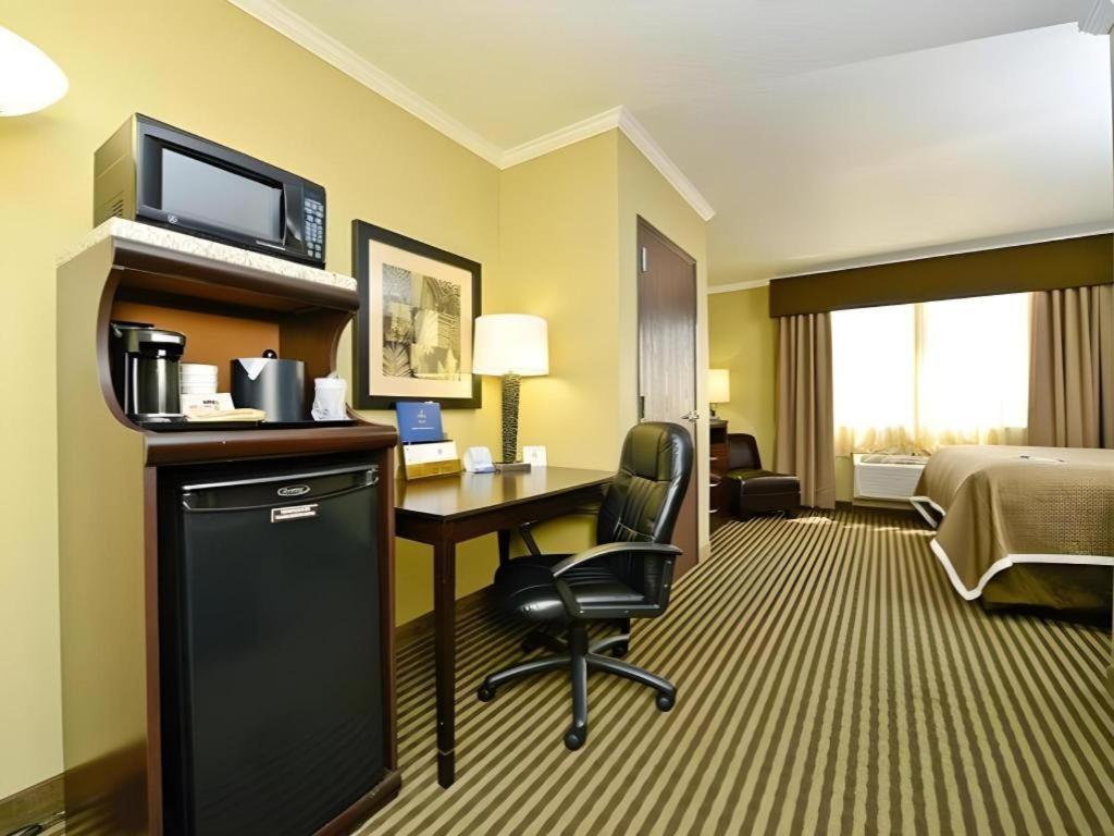 Best Western Plus Olathe Hotel Extérieur photo